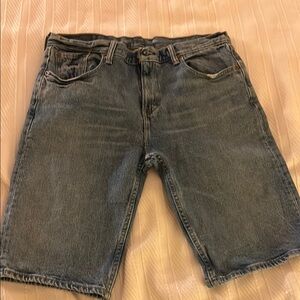 Preowned Levi’s Men's Denim Shorts size 32